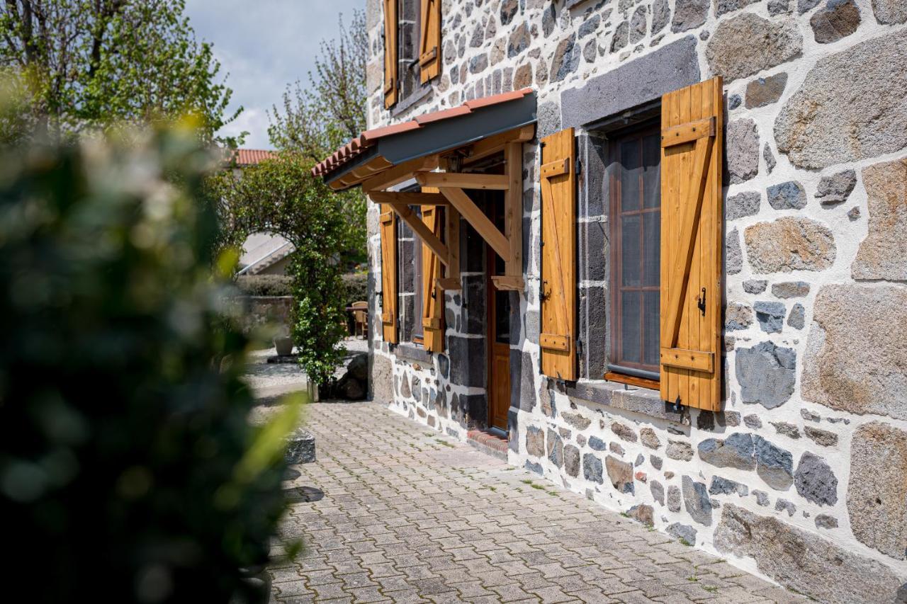 Maison D'Hote La Grange Aux Ayres Olloix Exterior foto