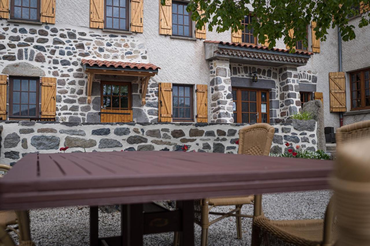 Maison D'Hote La Grange Aux Ayres Olloix Exterior foto